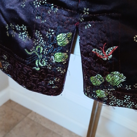 Hand-quilted Floral Satin Jacket - Picture 8 of 8